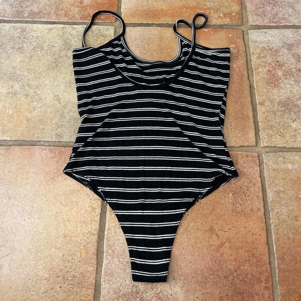 Striped tank bodysuit Medium - Picture 4 of 4